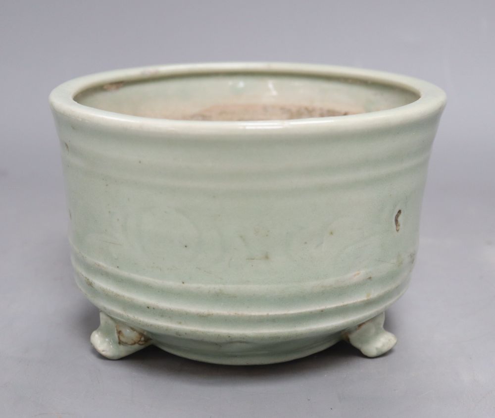 A Chinese celadon jar, height 11cm